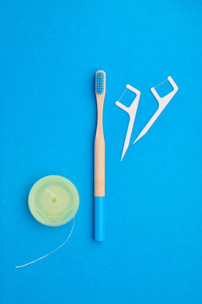 Floss and Flossing tools to effectively clean between teeth